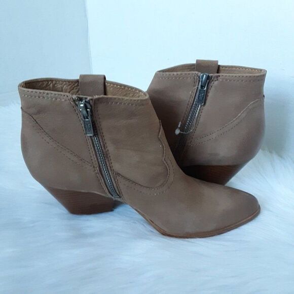 FRYE Women's Size 7M Tan Zip Leather Heel Ankle Boot - Picture 3 of 11